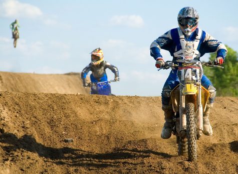 2 stroke or 4 stroke dirt bikes: which is better?